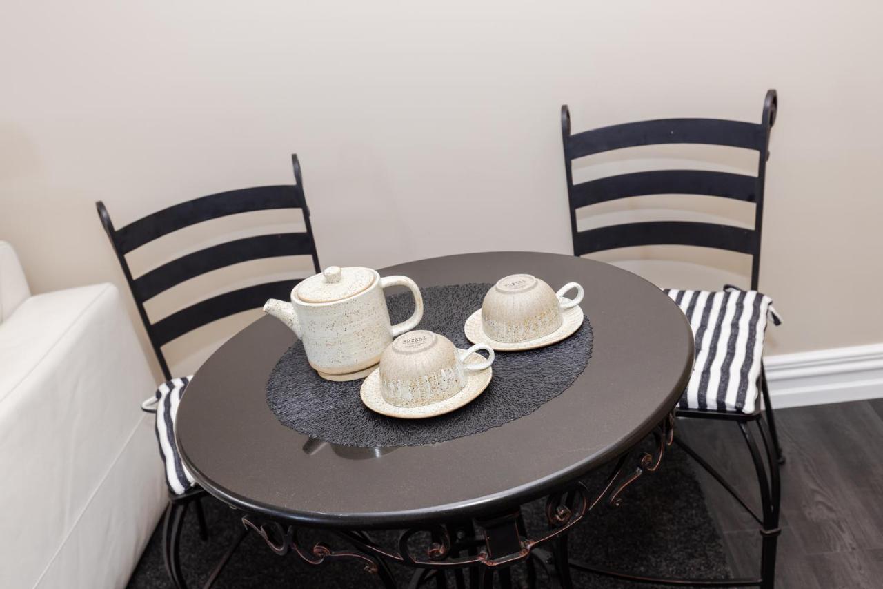 Sweet Magnolia 1 Or 2 Bedroom Suite St Kilda Cambridge With Complimentary Continental Breakfast Exteriér fotografie